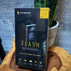 ChargeASAP | NWOT Flash 210W Powerbank with Wireless Charging